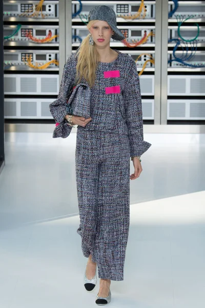 Look 24